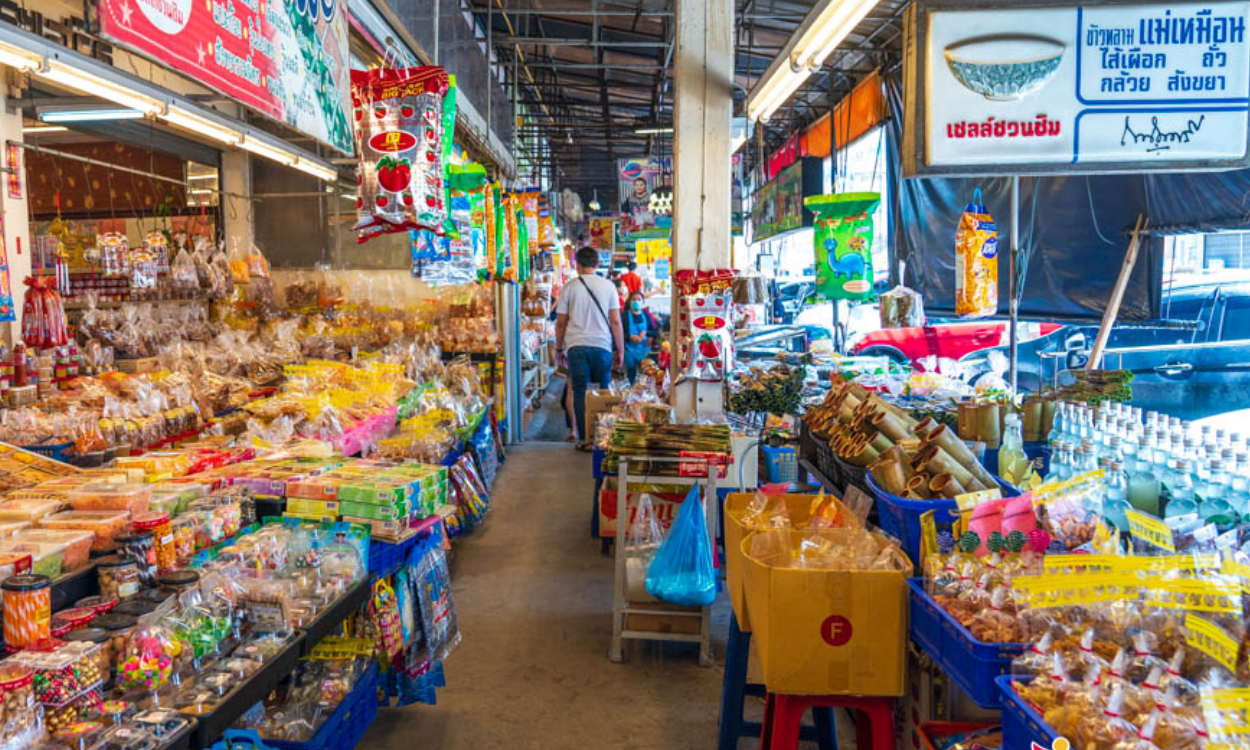 Nong Mon Market – a famous souvenir source