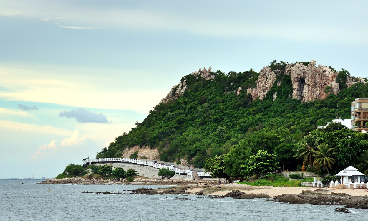 Khao Sam Muk – a viewpoint and place of worship for the Goddess of Mercy
